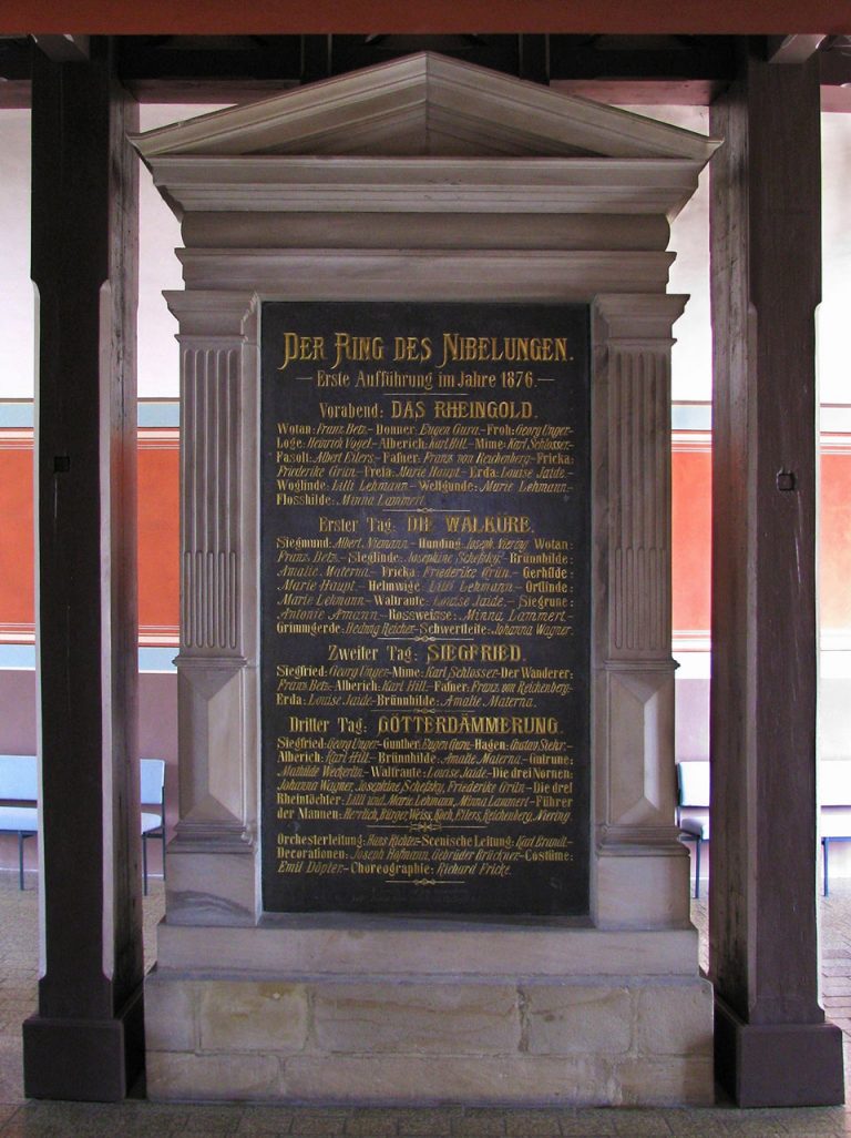 Foto Gedenktafel im Foyer des Bayreuther Festspielhauses, Bayreuther Festspiele 1876, (c) RWA Nationalarchiv Bayreuth, Foto: Jörg Schulze