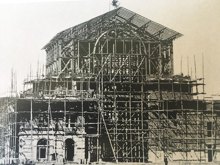 Das Festspielhaus im Bau