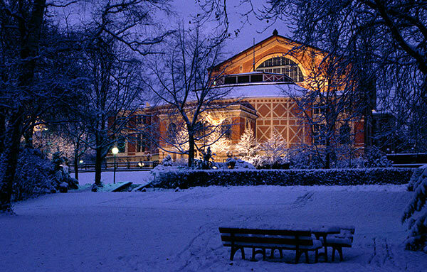 festspielhaus-im-schnee-nl