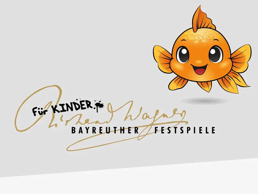 Logo der Kinderoper und das aktuelle Maskottchen in Form eines Goldfisches.