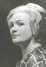 <b></noscript>Ludmila Dvoráková als Gutrune</b>. Der Ring des Nibelungen (Inszenierung von Wieland Wagner 1965 – 1969)
