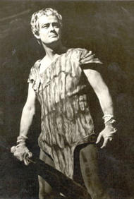 James King als Siegmund. Der Ring des Nibelungen (Inszenierung von Wieland Wagner 1965 – 1969)
