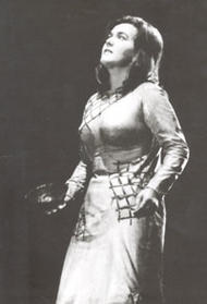 Leonie Rysanek als Sieglinde. Der Ring des Nibelungen (Inszenierung von Wieland Wagner 1965 – 1969)
