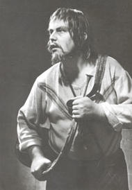 Kurt Moll als Nachtwächter. Die Meistersinger von Nürnberg (Inszenierung von Wolfgang Wagner  1968 – 1975)
