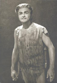 Jess Thomas als Siegfried. Der Ring des Nibelungen (Inszenierung von Wieland Wagner 1965 – 1969)
