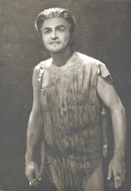 Jess Thomas als Siegfried. Der Ring des Nibelungen (Inszenierung von Wieland Wagner 1965 – 1969)
