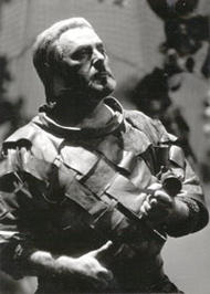 <b></noscript>Hermann Becht als Kurwenal</b>. Tristan und Isolde (Inszenierung von Jean-Pierre Ponnelle 1981 – 1987)
