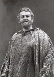 Maldwyn Davies als Froh. Der Ring des Nibelungen (Inszenierung von Peter Hall 1983 – 1986)
