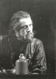 Matthias Hölle als Hunding. Der Ring des Nibelungen (Inszenierung von Peter Hall 1983 – 1986)
