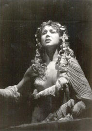 Anne Gjevang als Erda. Der Ring des Nibelungen (Inszenierung von Peter Hall 1983 – 1986)

