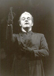 Manfred Jung als Loge. Der Ring des Nibelungen (Inszenierung von Peter Hall 1983 – 1986)

