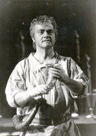 <b>Manfred Jung als Siegfried</b>. Der Ring des Nibelungen (Inszenierung von Peter Hall 1983 – 1986)
