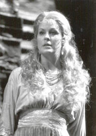 <b></noscript>Lucy Peacock als Freia</b>. Der Ring des Nibelungen (Inszenierung von Peter Hall 1983 – 1986)

