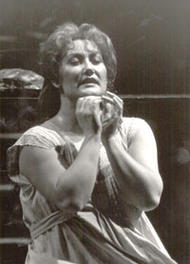 Gabriele Schnaut als Sieglinde. Der Ring des Nibelungen (Inszenierung von Peter Hall 1983 – 1986)
