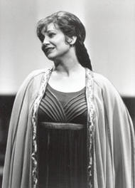 Cheryl Studer als Elisabeth. Tannhäuser (Inszenierung von Wolfgang Wagner 1985 – 1995)
