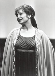 Cheryl Studer als Elisabeth. Tannhäuser (Inszenierung von Wolfgang Wagner 1985 – 1995)
