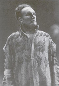 <b>James Johnson als Heerrufer des Königs</b>. Lohengrin (Inszenierung von Werner Herzog 1987 - 1993)
