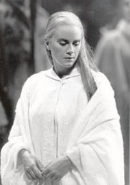 <b>Nadine Secunde als Elsa</b>. Lohengrin (Inszenierung von Werner Herzog 1987 - 1993)
