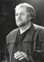 <b>Manfred Schenk als Gurnemanz</b>. Parsifal (Inszenierung von Wolfgang Wagner 1989 – 2001)
