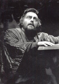 <b>Bernd Weikl als Amfortas</b>. Parsifal (Inszenierung von Wolfgang Wagner 1989 – 2001)
