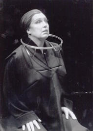 <b>Uta Priew als Brangäne</b>. Tristan und Isolde (Inszenierung von Heiner Müller 1993 - 1999)
