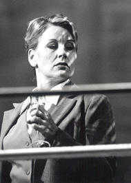 <b></noscript>Yvonne Wiedstruck als Gutrune</b>. Der Ring des Nibelungen (Inszenierung von Jürgen Flimm 2000 – 2004)

