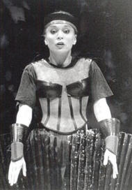 Hanna Schwarz als Waltraute. Der Ring des Nibelungen (Inszenierung von Alfred Kirchner 1994 – 1998)
