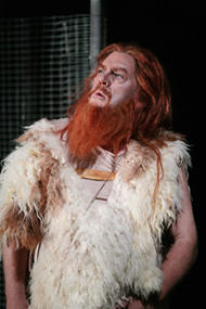 Robert Holl als Gurnemanz. Parsifal (Inszenierung von Christoph Schlingensief 2004 – 2007)