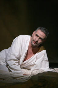 Alexander Marco-Buhrmester als Amfortas. Parsifal (Inszenierung von Christoph Schlingensief 2004 – 2007)