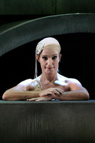 <b>Fionnuala McCarthy als Woglinde in »Götterdämmerung«</b>. Der Ring des Nibelungen (Inszenierung von Tankred Dorst 2006 – )