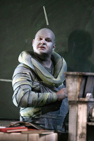 <b>Gerhard Siegel als Mime in »Siegfried«</b>. Der Ring des Nibelungen (Inszenierung von Tankred Dorst 2006 – )