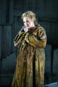 Linda Watson als Brünnhilde in »Siegfried«. Der Ring des Nibelungen (Inszenierung von Tankred Dorst 2006 – )