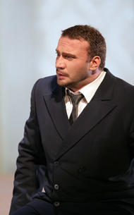 Endrik Wottrich als Erik. Der Fliegende Holländer (Inszenierung von Claus Guth 2003 – 2006)