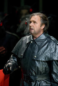 <p><strong>Hans-Joachim Ketelsen als Telramund.</strong> Lohengrin (Inszenierung von Hans Neuenfels 2010)</p>
<p> </p>