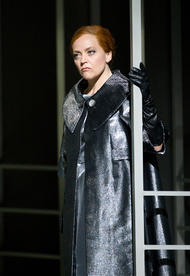 Evelyn Herlitzius als Ortrud. Lohengrin (Inszenierung von Hans Neuenfels 2010)