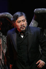 Kwangchul Youn als Gurnemanz. Parsifal (Inszenierung von Stefan Herheim 2010)
