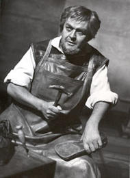 <b>Theo Adam als Hans Sachs.</b> Die Meistersinger von Nürnberg (Inszenierung von Wolfgang Wagner 1968 - 1976)  