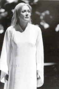 <b> Karan Armstrong als Elsa von Brabant.</b>  Lohengrin (Inszenierung von Götz Friedrich 1979 - 1982)