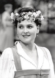 Michelle Breedt als Magdalena. Die Meistersinger von Nürnberg (Inszenierung von Wolfgang Wagner 1996 - 2002)
