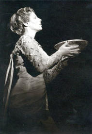 <b></noscript> Gré Brouwenstijn als Gutrune.</b> Der Ring des Nibelungen (Inszenierung von Wieland Wagner 1951 - 1958) 