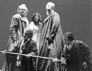 <b> Rheingold 1976:</b> (v. l. n. r.) Matti Salminen als Fasolt, Donald McIntyre als Wotan, Rachel Yakar als Freia, Bengt Rundgren als Fafner, Heribert Steinbach als Froh. Der Ring des Nibelungen  (Inszenierung Patrice Chéreau 1976 - 1980)
