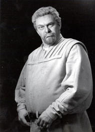 <b> Gerd Nienstedt als Fritz Kothner.</b>  Die Meistersinger von Nürnberg (Inszenierung von Wolfgang Wagner  1968 -1976)