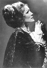 <b></noscript> Eva Randova als Fricka.</b> Der Ring des Nibelungen (Inszenierung von Patrice Chéreau 1976 - 1980)