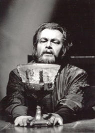 <b> Andreas Schmidt als Amfortas.</b> Parsifal (Inszenierung von Wolfgang Wagner 1989 - 2001)