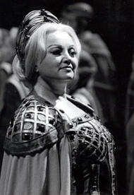 <b> Ursula Schröder-Feinen als Ortrud.</b> Lohengrin (Inszenierung von Wolfgang Wagner 1967 - 1972)
