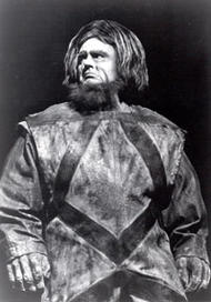  Hans Sotin als Fafner.  Der Ring des Nibelungen (Inszenierung von Wolfgang Wagner 1970 - 1975)